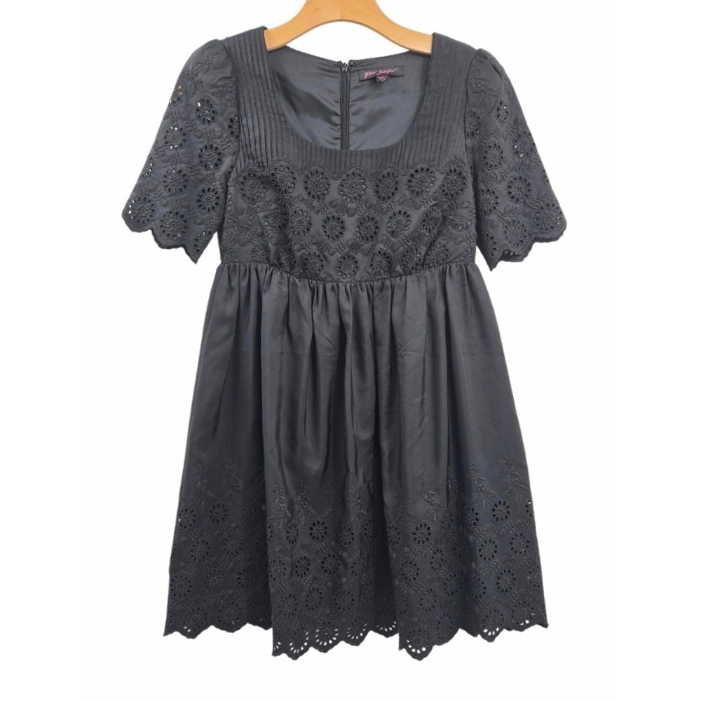 Betsey Johnson Black 100% Silk Eyelet Embroidered Babydoll Dress Size 4 Mini‎